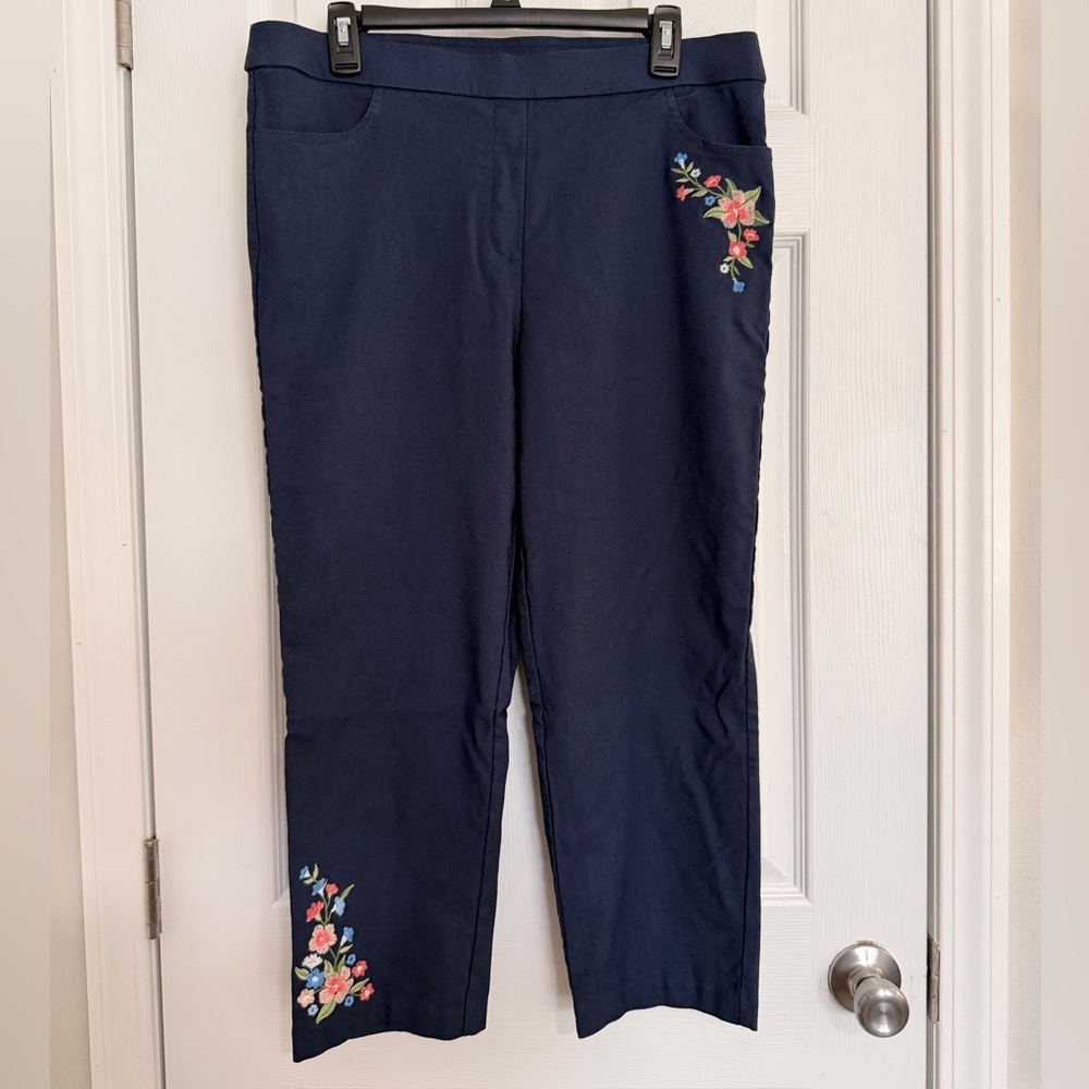 Alfred Dunner Petite Floral Embroidered Ankle Straight Cropped Pants 12P size 34
